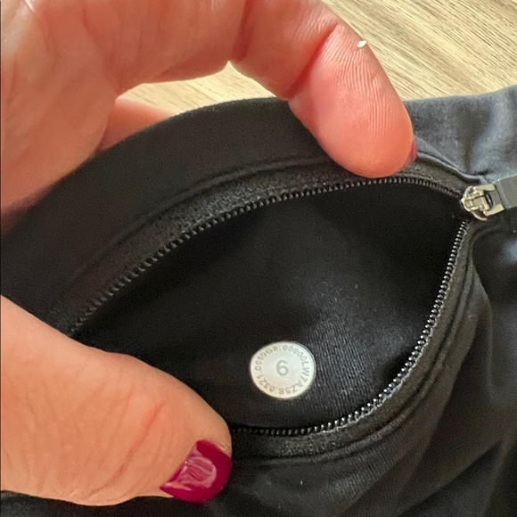 lululemon 2.5 Black Camo Speed Up Shorts - Picture 8 of 10